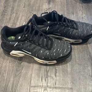 Men’s Nike shoes